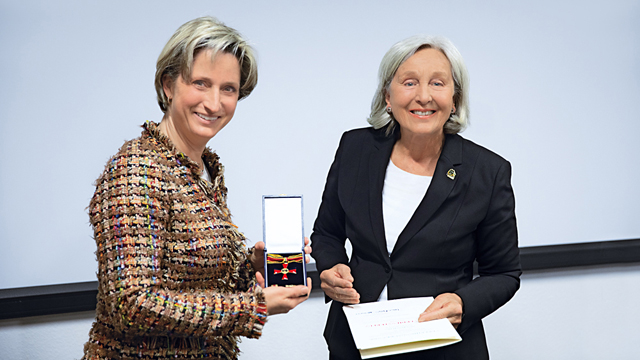 Bundesverdienstkreuz: Renate Pilz für Engagement ausgezeichnet