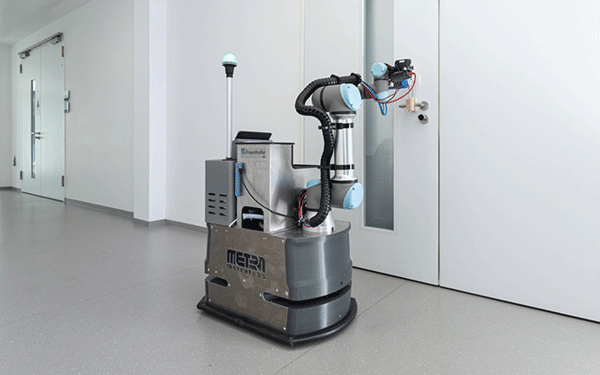 Neue Schlüsseltechnologien für den Einsatz von autonomen Reinigungsrobotern im Gesundheitswesens werden aktuell erforscht.