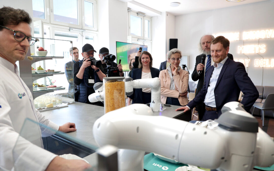 Forschungslabor CeTIBAR: TU Dresden eröffnet Roboterküche